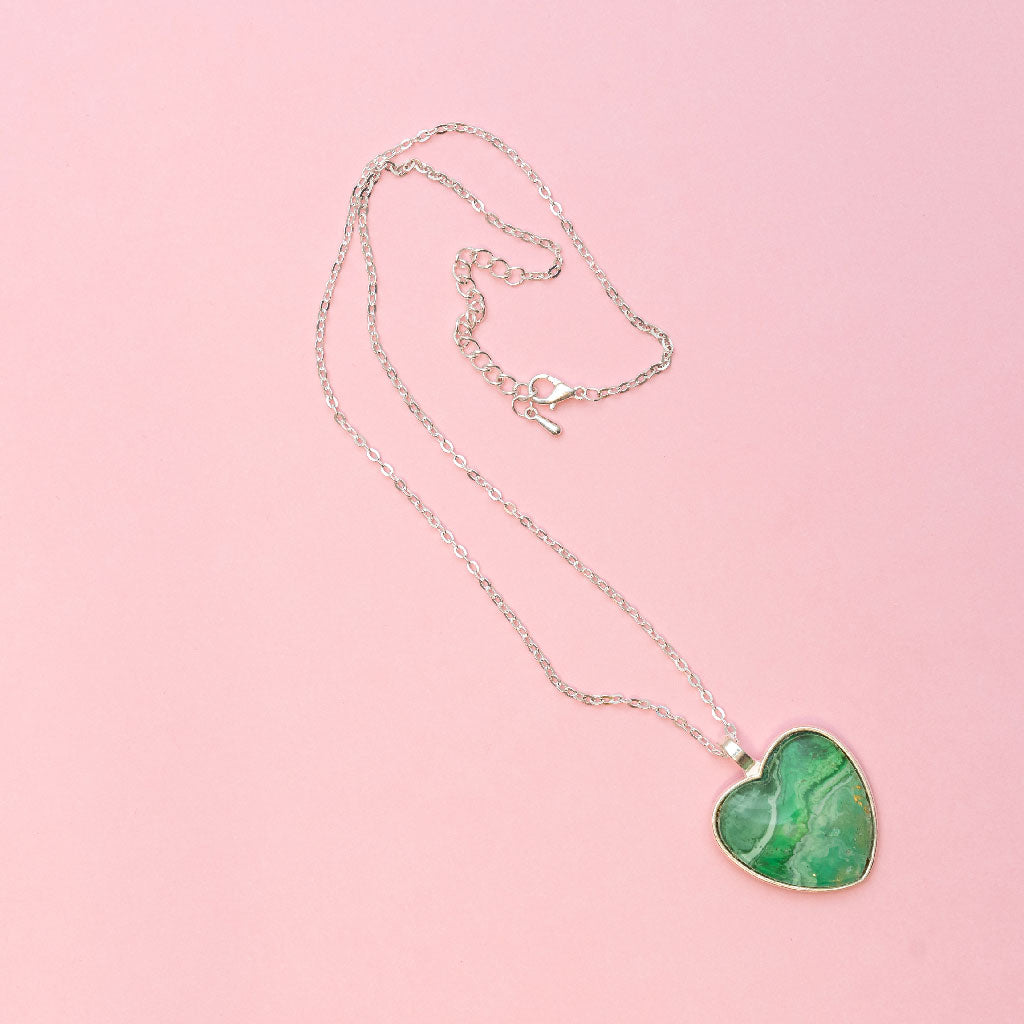 Green hot sale heart necklace